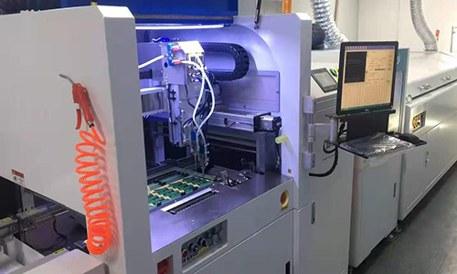 選擇性三防漆噴涂機(jī)運(yùn)作時(shí)有哪些優(yōu)勢(shì)